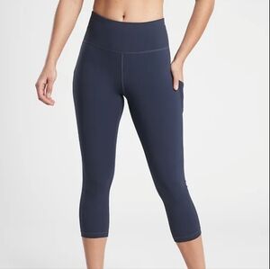 Athleta Women's Ultimate Stash Pocket Capri Legging Pants Size Medium Navy